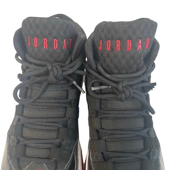Air Jordan Men’s Max Aura Athletic Shoes AQ9084-006 sz 8 Classic Black Red White